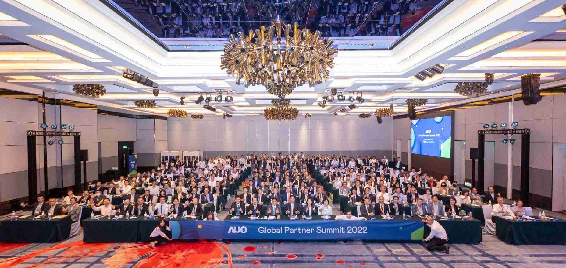 友達推動「安心、、創新、、用心、、、同心、、、、盡心」五星職旅，，為菲籍員工打造全方位照護，，，，首度贏得「人權實踐與發展領袖獎」殊榮