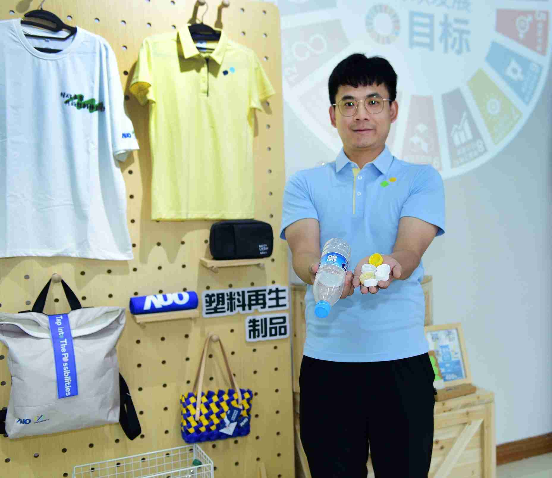 「2024智慧z6mg·人生就是博展」永续发展馆中，，，，展示z6mg·人生就是博厦门驱动永续发展之成果，，包含将厂内废弃物再制为实用物品，，，，将永续发展理念深植于员工生活日常实践